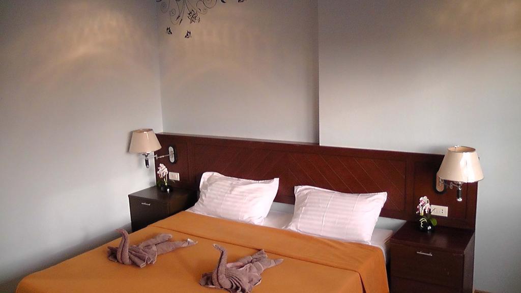Feng Shui House Hotel Patong Phòng bức ảnh