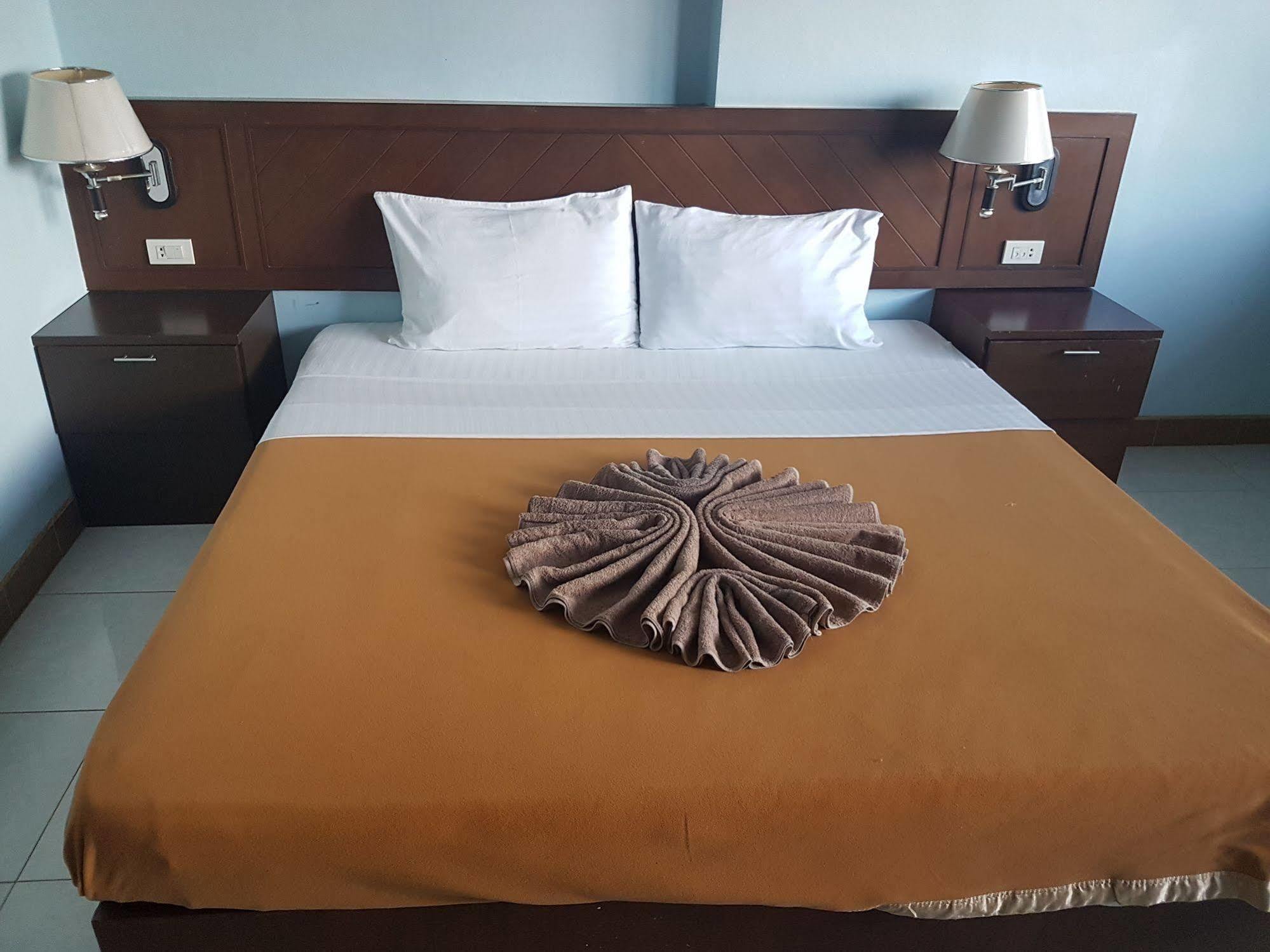Feng Shui House Hotel Patong Ngoại thất bức ảnh